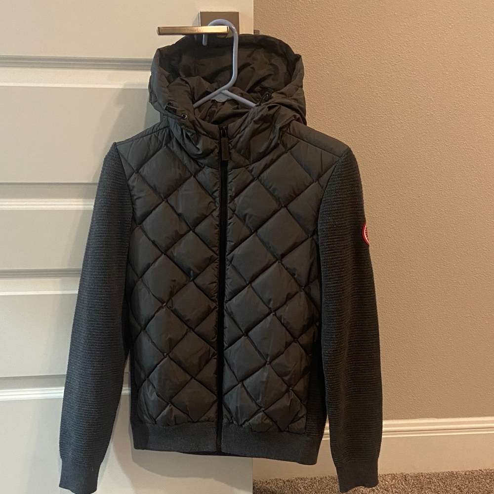 Canada Goose HyBridge Quilted Knit Hoodie in Iron Grey, Size Medium
